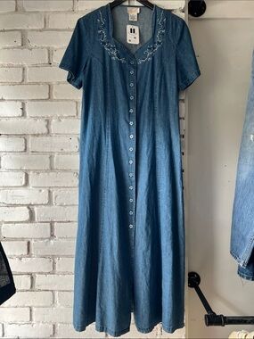 Vintage Denim Button Front Dress CHAMBRAY embroidered tshirt